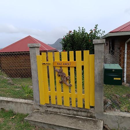 Ti Kaz Anoli Cottage En Bois Avec Vue Sur La Baie Terre-de-Bas Zewnętrze zdjęcie