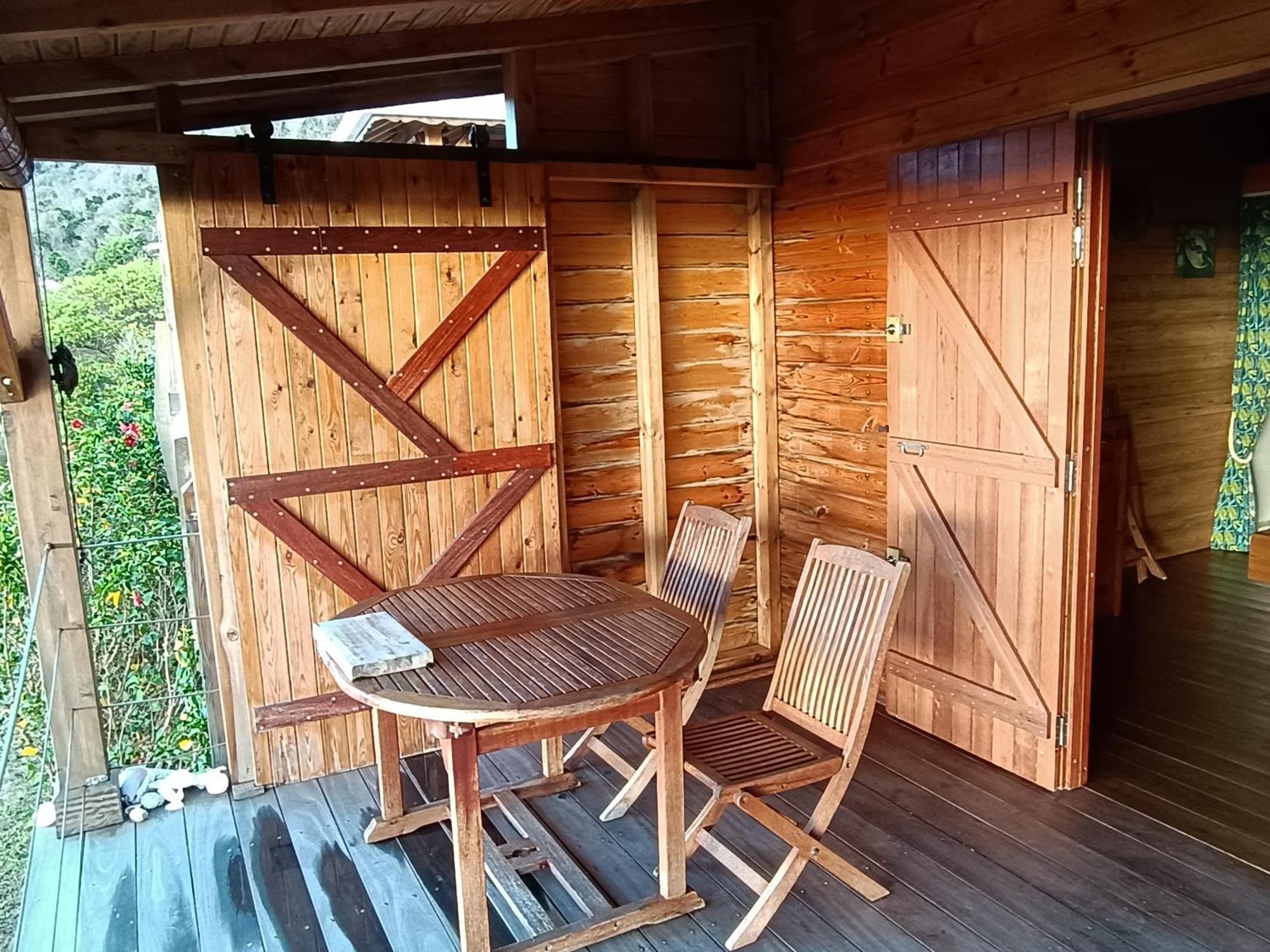 Ti Kaz Anoli Cottage En Bois Avec Vue Sur La Baie Terre-de-Bas Zewnętrze zdjęcie